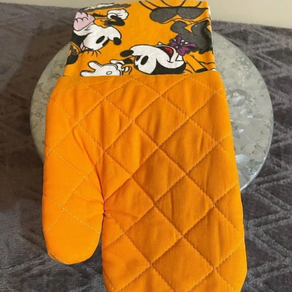 Disney Halloween 3 piece set with 2 towels & mitt